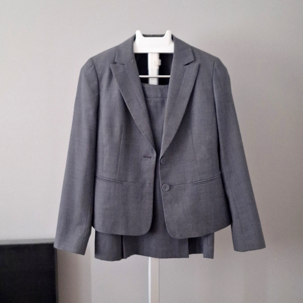 Women's dress suit